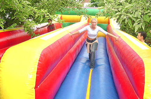 Bungee Run Verleih f&uuml;r Ihren Event - Klicken Sie hier nicht sondern warten sie bis die Seite sich neu l&auml;dt